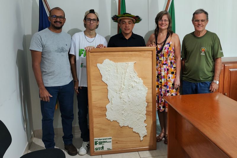 IFRO Ji-Paraná entrega produto de pesquisa à FUNAI