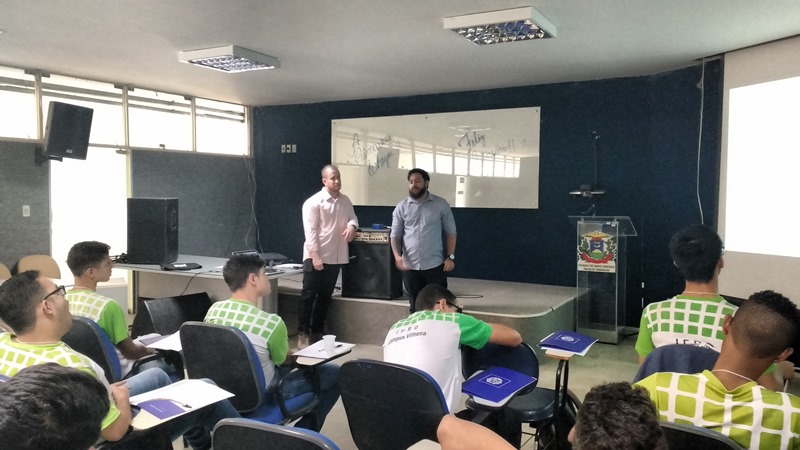 Estudantes de Vilhena conhecem estrutura de empresa pública de TI em Cuiabá