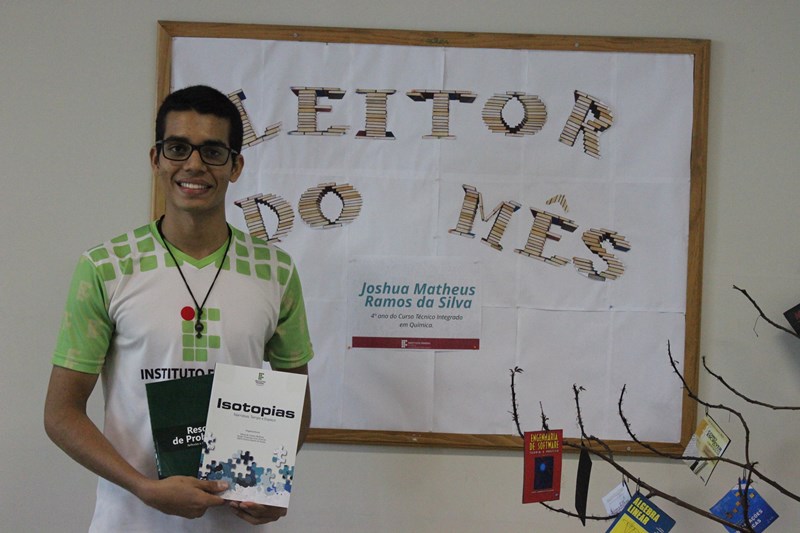 No mês de outubro o usuário que cumpriu os requisitos para alcançar a premiação foi o aluno do 4º ano do curso Técnico Integrado em Química, Joshua Matheus Ramos da Silva