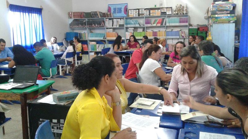 Docente do Campus Porto Velho Calama capacita educadores em Nova Mamoré