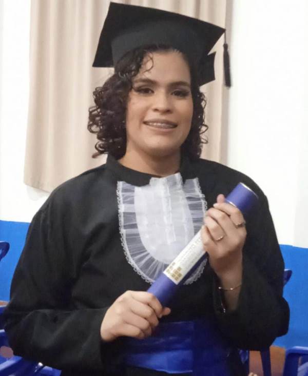Primeira estudante surda certificada no Curso Técnico em Informática do Campus Guajará-Mirim