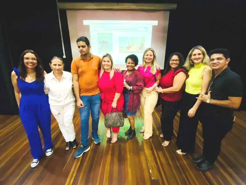 Equipe do Napne participa no Teatro Banzeiros de palestra para capacitação de cuidadores escolares