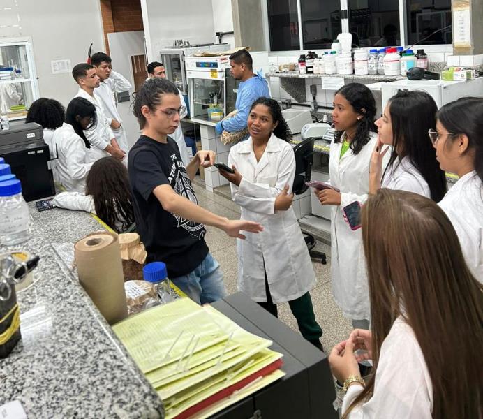 Estudantes do Técnico em Biotecnologia de Guajará realizam visita técnica em Porto Velho