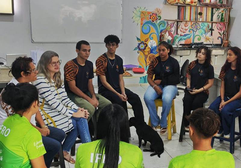 Membros do Neabi/Ji-Paraná recepcionam novos estudantes indígenas