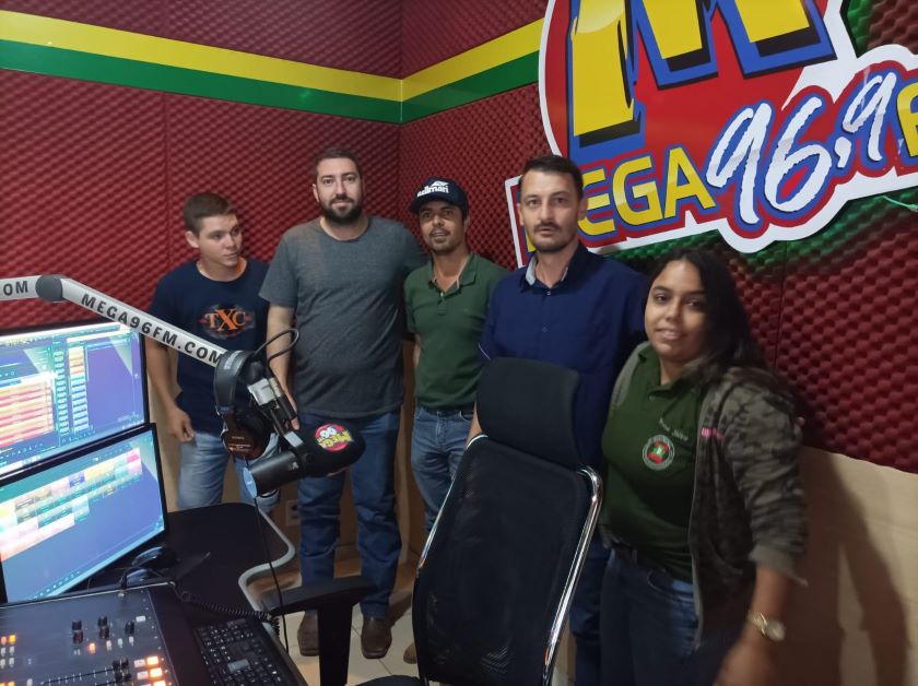 Estudantes de Zootecnia realizam programas de rádio em Espigão do Oeste