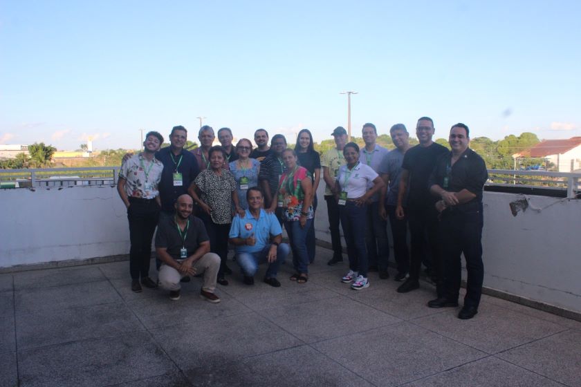 A equipe de transpostos com o pessoal da área de Pesquisa