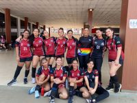 A_equipe_campeã_do_Handebol_com_a_professora_Alyne_Lourenço