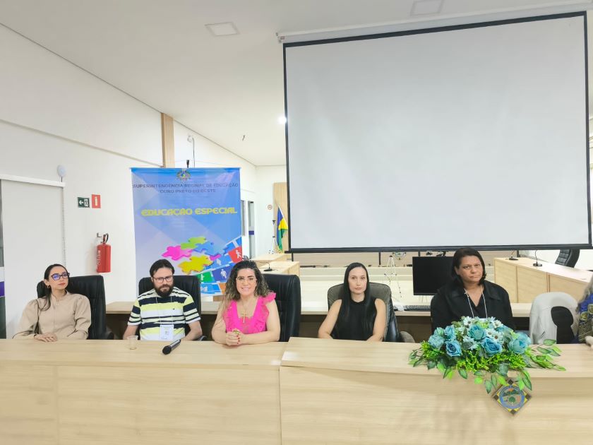 Professora do Campus Ji-Paraná participa de Seminário de Educação Especial no município de Ouro Preto d'Oeste