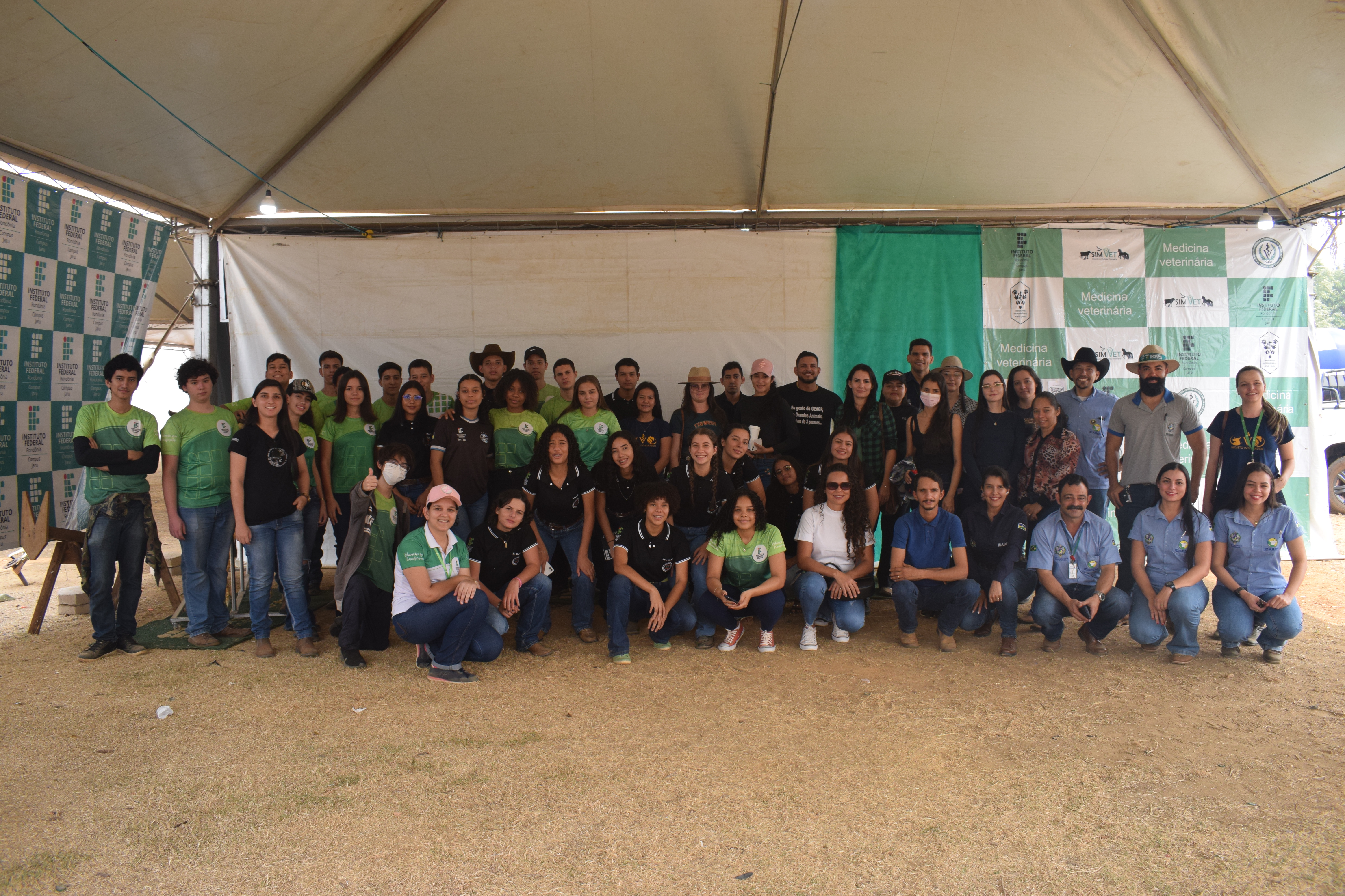 Estudantes do Curso Técnico em Zootecnia do Campus Jaru realizam visita técnica guiada durante a 12ª EXPOJARU