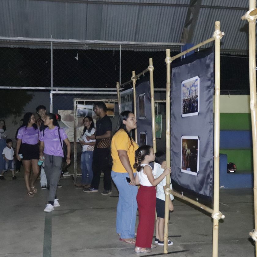 Mostra fotográfica sobre a 1ª Olimpíada Indígena de Ji-Paraná é apresentada na CMEI Maria Esmeralda