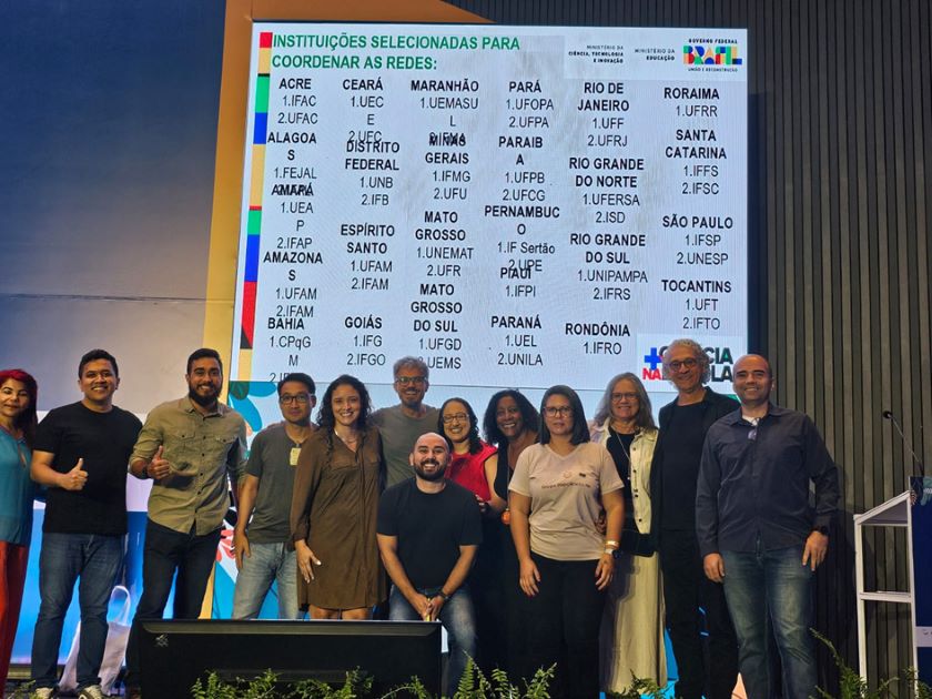 Momento do anúncio das instituições selecionadas durante etapa da 21ª SNCT no auditório do Museu Nacional em Brasília DF. No Centro destaca se o Prof. Dr. Váldeson Amaro Lima responsável pela Proposta IFRO