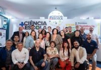 Coordenadores_estaduais_do_Programa_em_estande_na_21º_SNCT_em_Brasília_DF._Ao_lado_direto_da_segunda_fileira_destaca-se_o_Prof._Dr