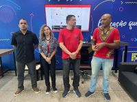 Professor_Cassio_Luz_ao_centro_ladeado_pelos_pesquisadores_Tarciso_Pereira_da_Silva_Mara_Gracineide_Rodrigues_da_Costa_e_Sérgio_Luiz_de_Souza