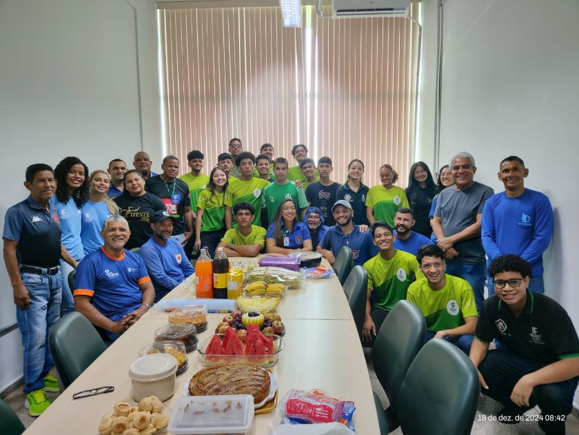 Coordenação de Serviços Gerais do Campus Calama confraterniza com equipe de servidores, terceirizados e estagiários