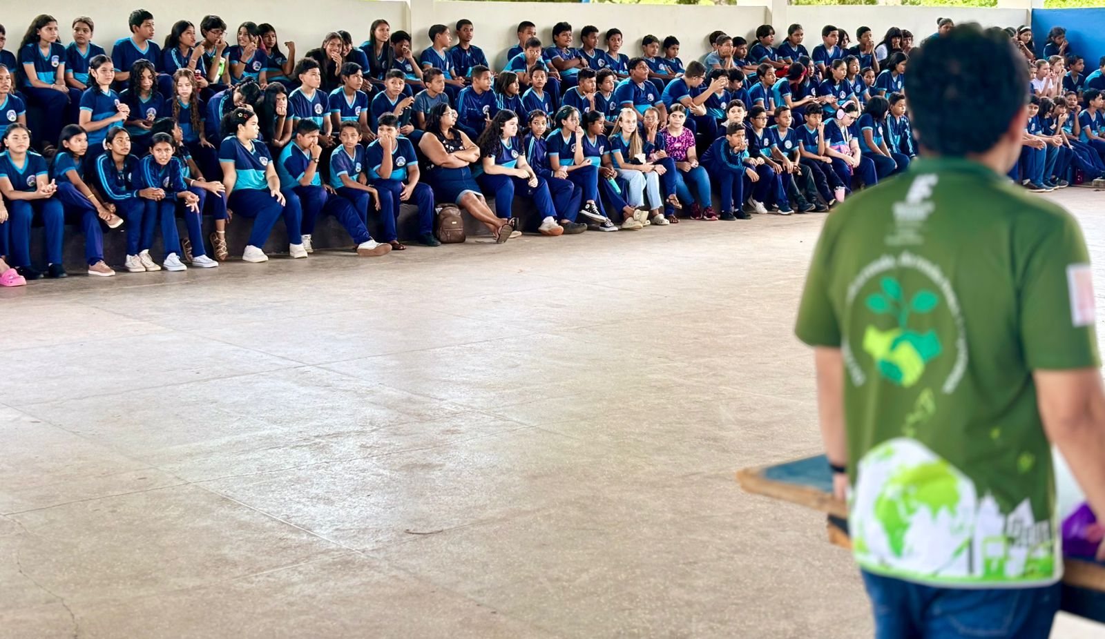 Projeto Resíduos Sólidos: Coleta Seletiva e Geração de Renda promove ação de educação ambiental em escola da rede estadual