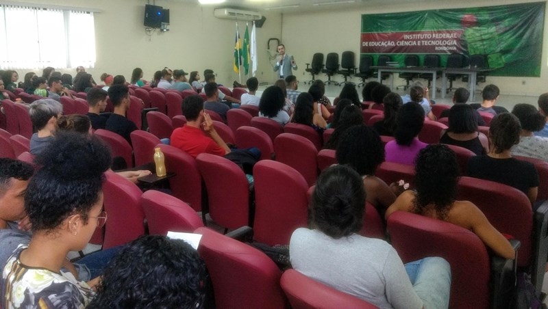 Campus Ji-Paraná recepciona acadêmicos de Engenharia Florestal