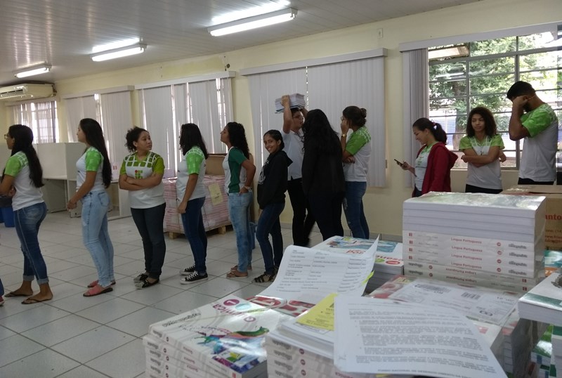 Distribuição em Ji Paraná entrega dos livros didáticos no início do ano letivo 1