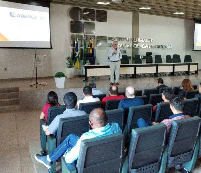 Campus Porto Velho Calama recebe presidente da Abenge em palestra