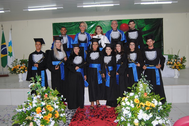 Oito formandos do curso de Licenciatura em Química ofertado no Instituto Federal de Educação, Ciência e Tecnologia de Rondônia (IFRO), Campus Ji-Paraná, participaram de cerimônia de colação de grau na última quinta-feira (08)