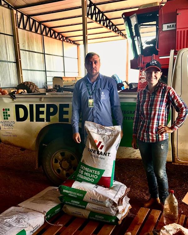 Campus Colorado do Oeste recebe doação de sementes de milho