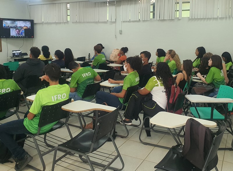 Alunos do Campus Ji-Paraná participam de visita virtual guiada a aceleradores de partículas de SP e da Suíça