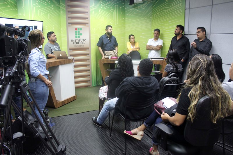 Os participantes foram os professores da Secretaria de Estado da Educação de Rondônia (SEDUC) e o objetivo foi capacitá-los para ministrarem suas aulas através das gravações e transmissões dentro dos estúdios de EaD