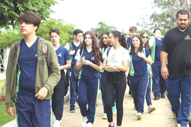 Estudantes do Colégio Excelência fazem visita para conhecer o Campus Ariquemes