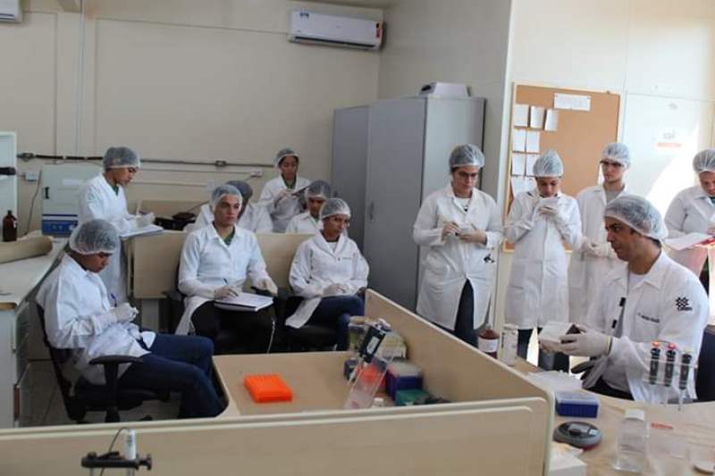 Estudantes de Guajará fazem estágio no laboratório da UNIR
