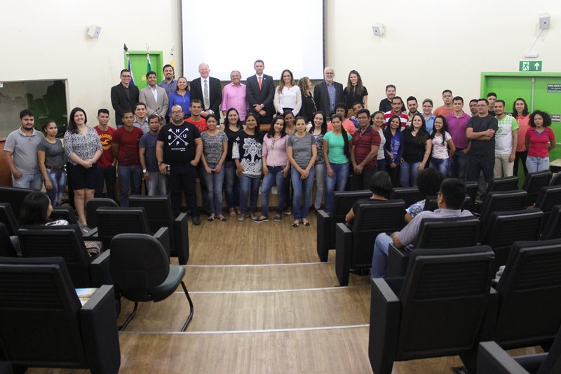  O evento ocorreu no auditório do campus e contou com a participação de servidores, acadêmicos do novo curso e também de estudantes da nova turma do Curso Superior em Tecnologia de Gestão Pública