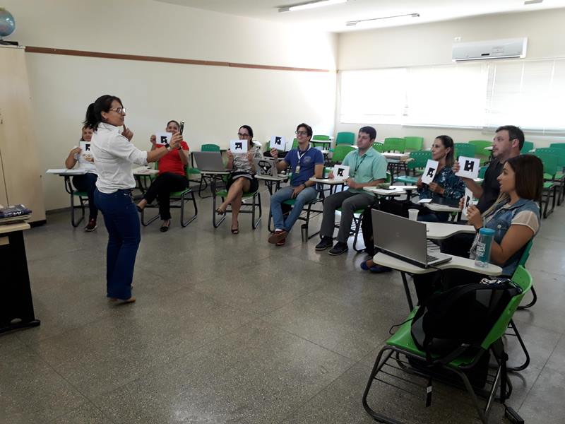 As primeiras reuniões foram realizadas nos dias 03 e 05 de setembro, e a Professora Gicelma Xavier apresentou uma de suas estratégias de aula, o aplicativo PLICKERS