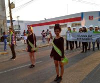 Fotos_de_alunos_e_servidores_do_campus_Vilhena_no_desfile_cívico_4