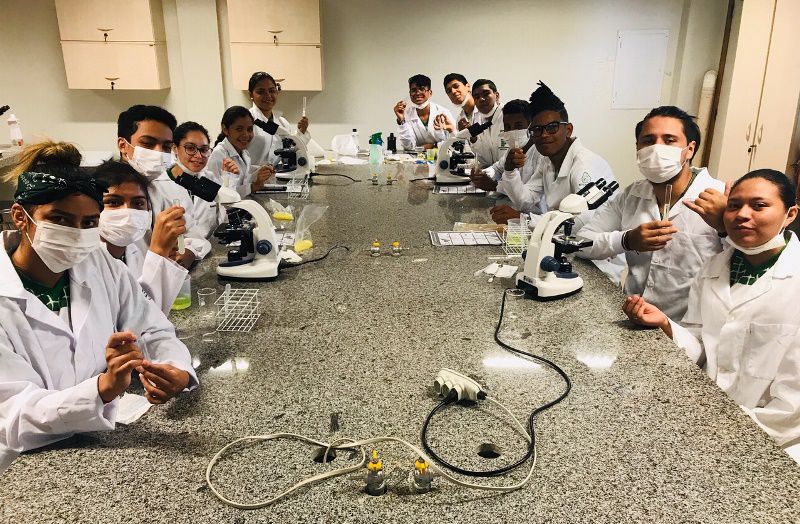Estudantes do Campus Guajará-Mirim realizam experimentos de conteúdos sobre citologia