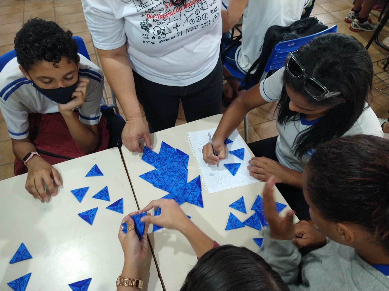 A atividade integra as horas de curricularização da extensão, servindo também de experiência para os graduandos, aperfeiçoando suas habilidades didáticas e preparando-os para a futura profissão