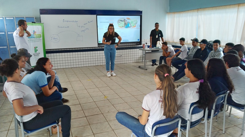 “Você mais empreendedor na Redinova” é tema de visita técnica na Escola Municipal Paulo Freire em Ji-Paraná