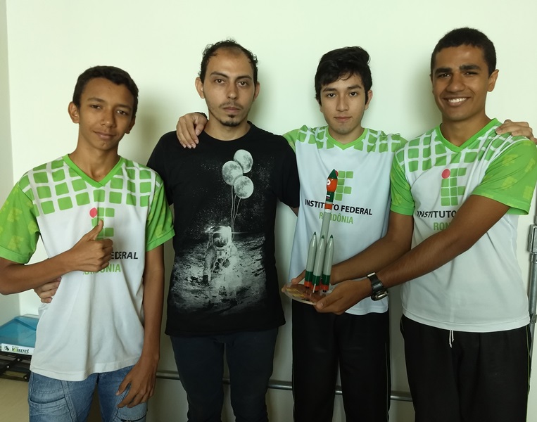 Estudantes do IFRO são campeões na Mostra Brasileira de Foguetes
