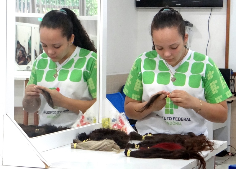 Estudantes de Cacoal promovem projeto para doação de cabelo