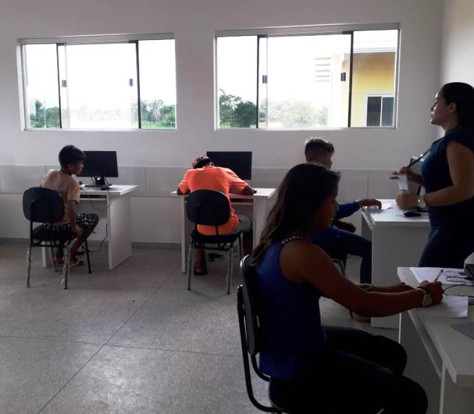 Projeto qualifica jovens da aldeia Lage Velha na área de informática