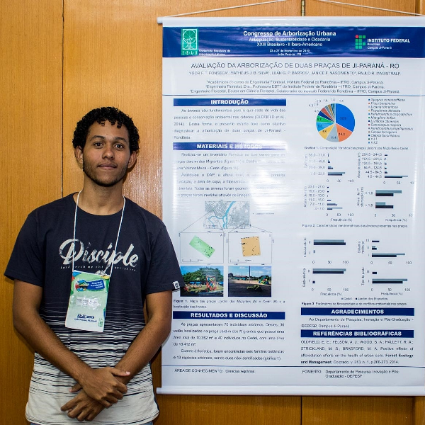 No evento, o aluno apresentou os resultados do projeto de pesquisa “Diagnóstico amnbiental das áreas verdes recreativas de Ji-Paraná (RO)”