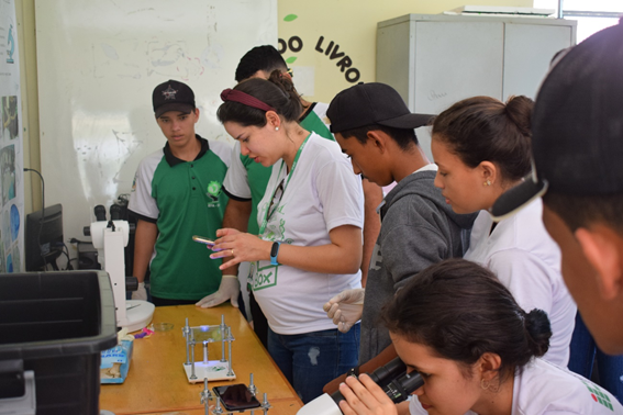  Mais de 320 pessoas foram atendidadas pelo projeto intititulado “BioBox: Compartilhando a Mundo Microscópico”, que é coordenado pela professora de Biologia, Marina Medeiros de Araújo Silva