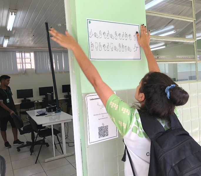 Projeto Mãos que Apoiam disseminam Língua Brasileira de Sinais para o Campus Ji-Paraná e comunidade externa
