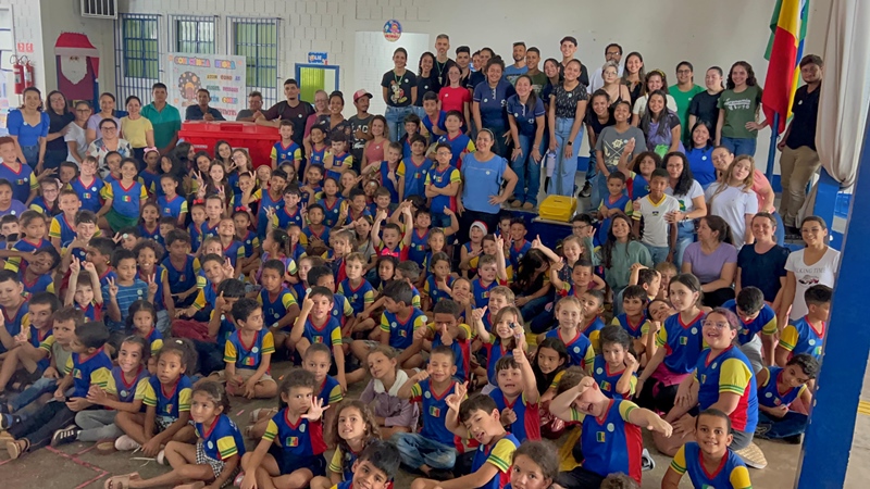 Acadêmicos de Gestão Ambiental do IFRO promovem conscientização sobre reciclagem em escola de Colorado do Oeste