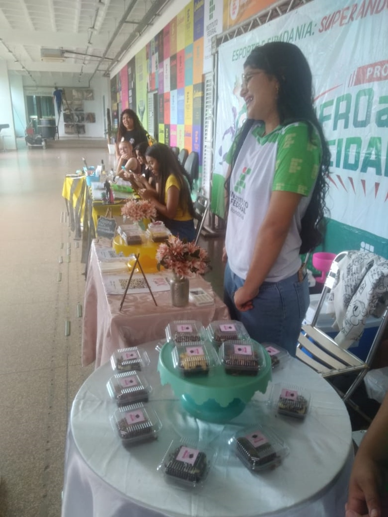 Alunos do Campus Calama expõem produtos em Feira de Empreendedorismo