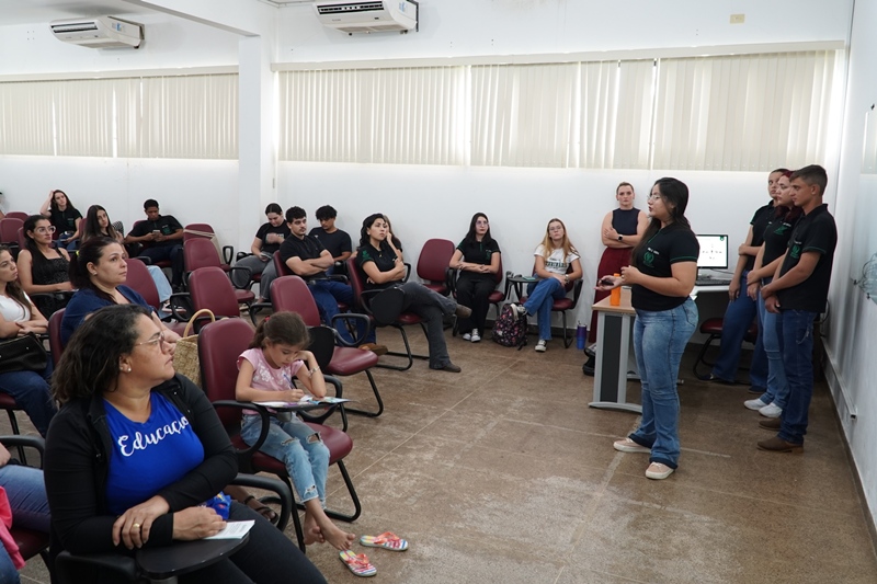 Acadêmicos de Veterinária de Colorado do Oeste promovem Ciclo de Palestras sobre combate à Raiva 