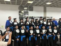 Formandos_de_graduação_em_foto_coletiva