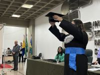 Jhennyfér_Cristine_Santos_Carvalho_recebeu_certificação_simbólica