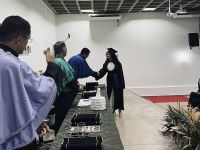 Formanda_é_certificada_pela_mesa_diretiva