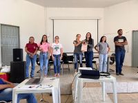 Entrega_dos_alimento_areecadado_pelos_academicos_da_8_turma_1