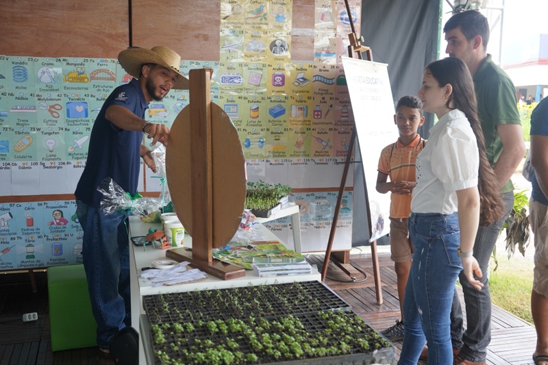 Estudantes do Campus Ji-Paraná levam projetos desenvolvidos nas áreas de ensino, pesquisa e extensão para a Rondônia Rural Show