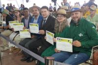 Moção_de_aplausos_-_Fernando_Ferreira_Pinheiro_-_Letícia_carvalho_Pivetta_-_Walter_Ferreira_Siqueira_-_Andreia_Mendonça_santos_03