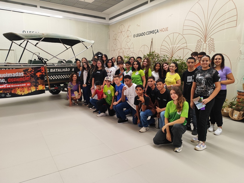 Alunos do Partiu IF do Campus Vilhena visitam exposição ambiental